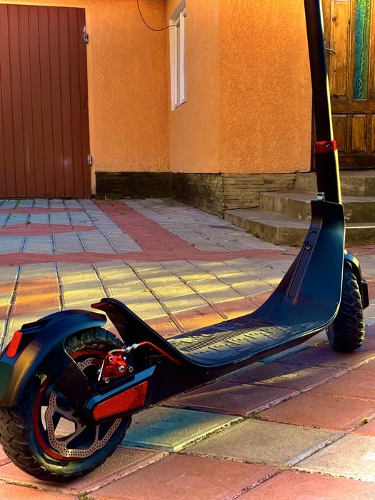 Продам електро самокат Maibu