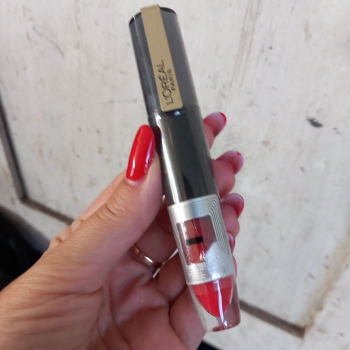 Nowy czerwony błyszczyk Loreal nr 311
