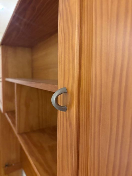 Móvel de escritório/quarto em madeira maciça c/ secretária e arrumação