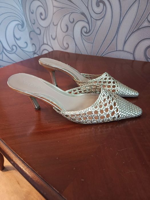 Жіночі босоніжки, шлепки