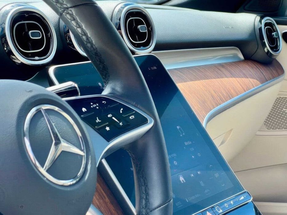 Mercedes-Benz C-Class      2022