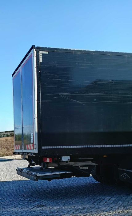 Camião, pesado de mercadorias em bom estado.