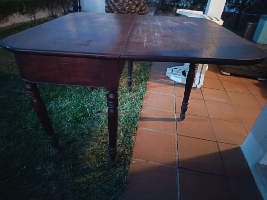 Vendo mesa antiga com aba