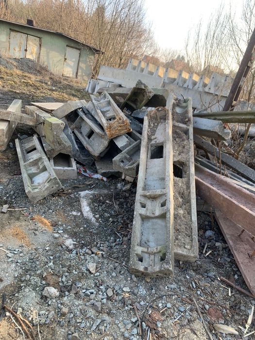 Za darmo szczudła/ słupy betonowe