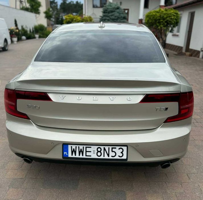VOLVO S90 T5 Momentum
