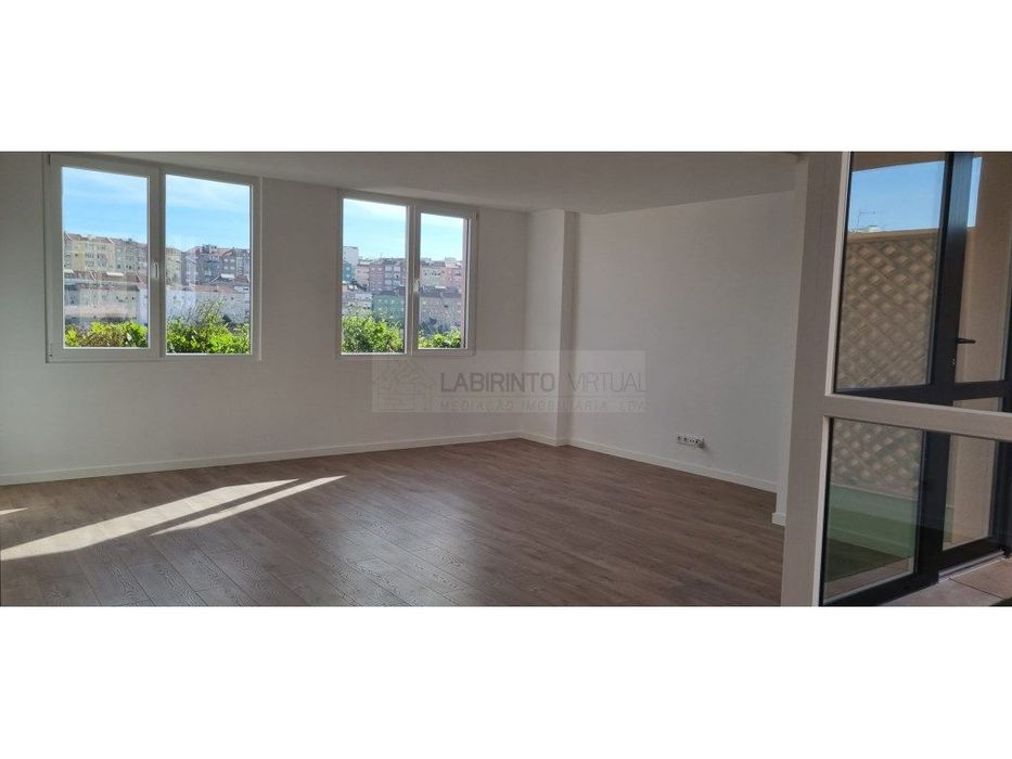 Vende-se T2 totalmente remodelado, ma Venteira, Centro da Amadora