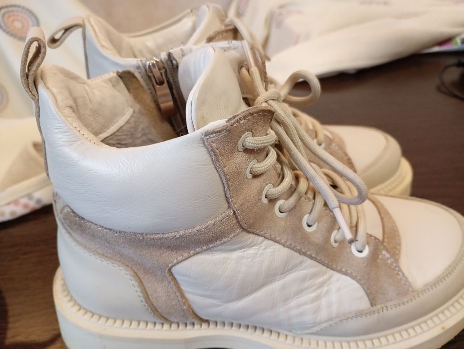 Взуття жіноче б.у.натуральна шкіра.