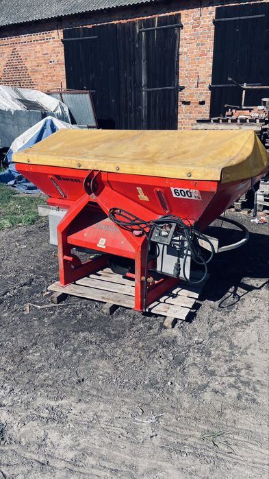 Rozsiewacz woprol junior 600