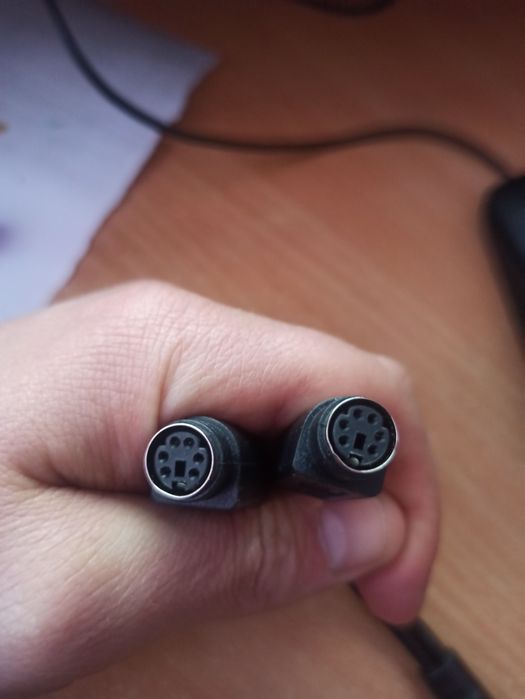 Кабель VGA не відомо для чого