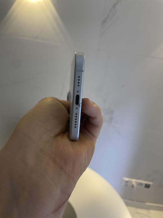 iPhone 15 Plus - 128gb - błękitny - 86% kondycji bat. - etui gratis