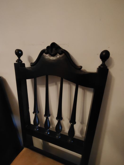 Cómoda Quarto e duas cadeiras