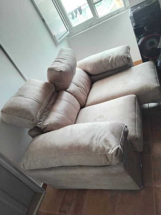 Sofá 2 lugares 180 cm extensível com Impermeabilização/Proteção Repele.Assentos deslizantes;Encostos de cabeça rebatíveis