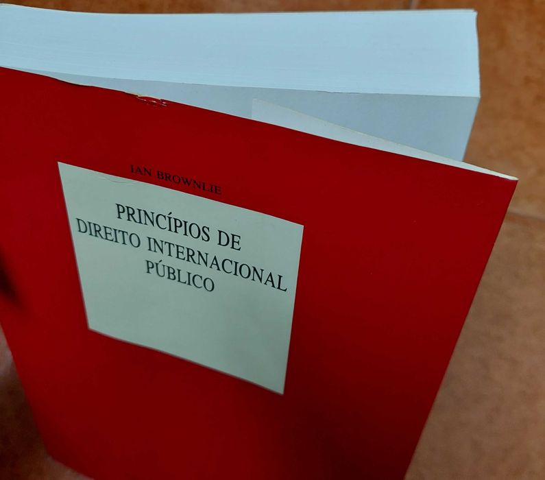 Princípios de direito internacional público, Ian Brownlie