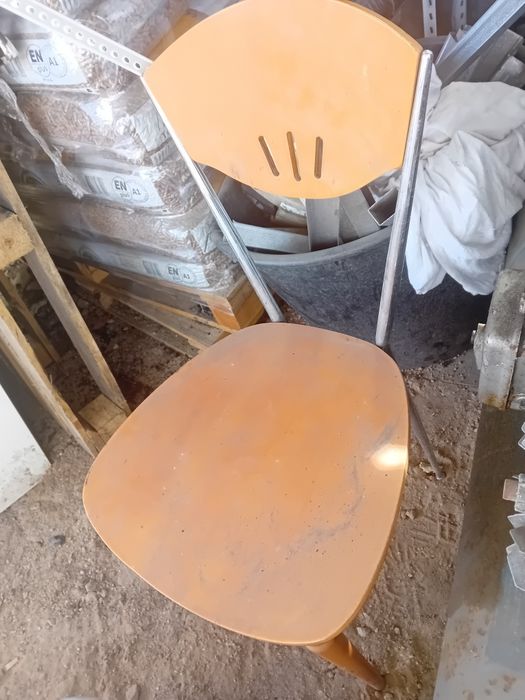 Cadeiras usadas vendo