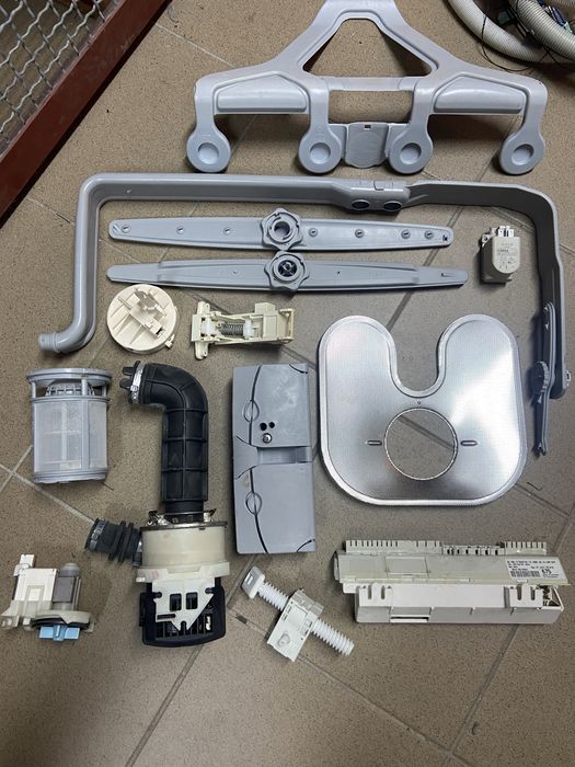 Zmywarka ADG9840 Whirlpool czesci grzałka