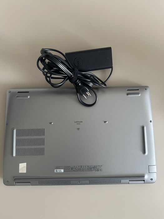 Dell Latitude 5540 15,6" IPS FHD Intel® Core i7-1370P 1.9Ghz 8GB RAM 256GB SSD
