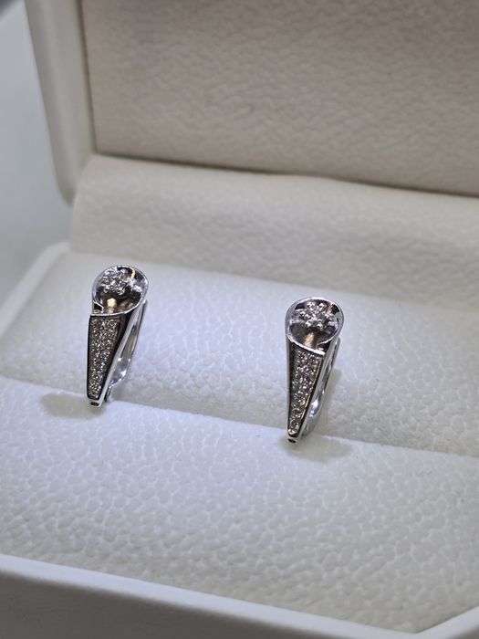 Золоті сережки з діамантами