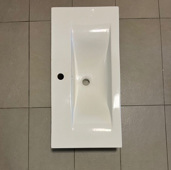 Sprzedam umywalkę 81cmx39cmx17cm stan bardzo dobry