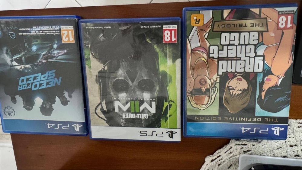Vendo PS5 com 3 jogos