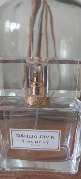 Puste flakony butelki po oryginalnych perfumach