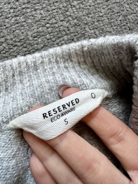 Szary sweter Reserved