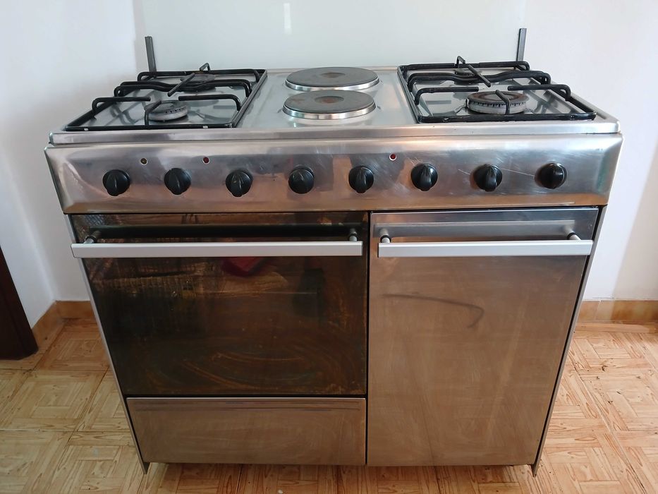 Fogão gás com forno elétrico
