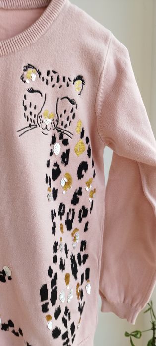 Sweterek lampart leopard pudrowy róż cekiny srebrne złote TU