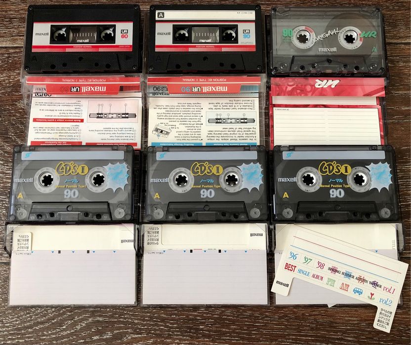 Аудиокассеты Maxell.