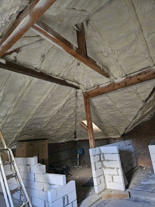 Утеплення піною, мансард, даху, перекриття пінополіуретаном (ППУ)