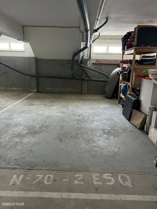 Parqueamento para motas ou armazem, Santo António da Caparica