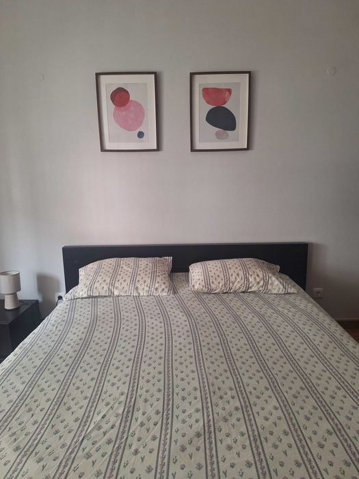 Mobília de quarto cama + colchão + cómoda + mesas cabeceira