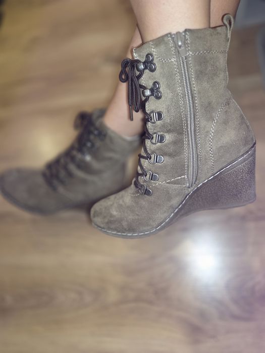 Buty ocieplone na koturnie 38