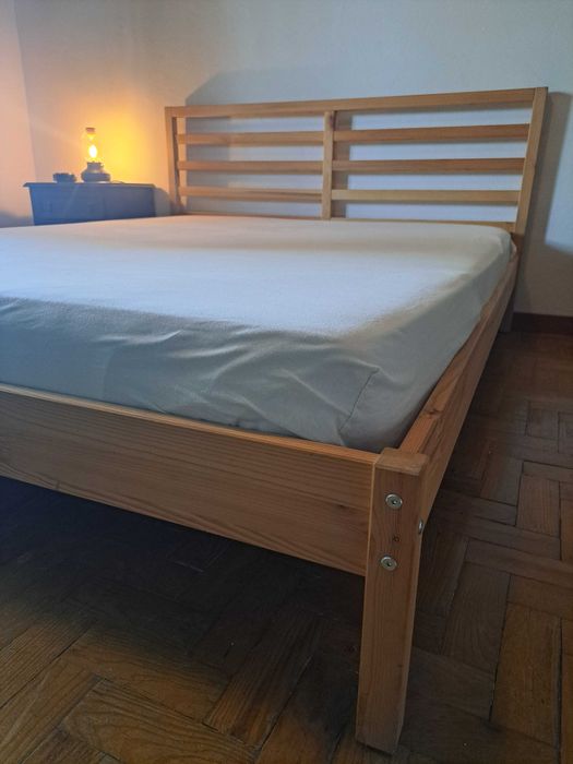 Cama casal 160x200 Ikea TARVA + Colchão Ikea MATRAND
