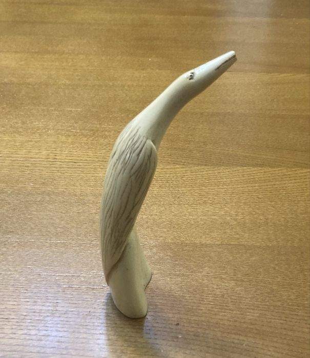 Ave em material nobre