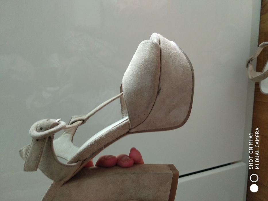 Włoskie, skórzane, stabilny obcas, nowe, 36