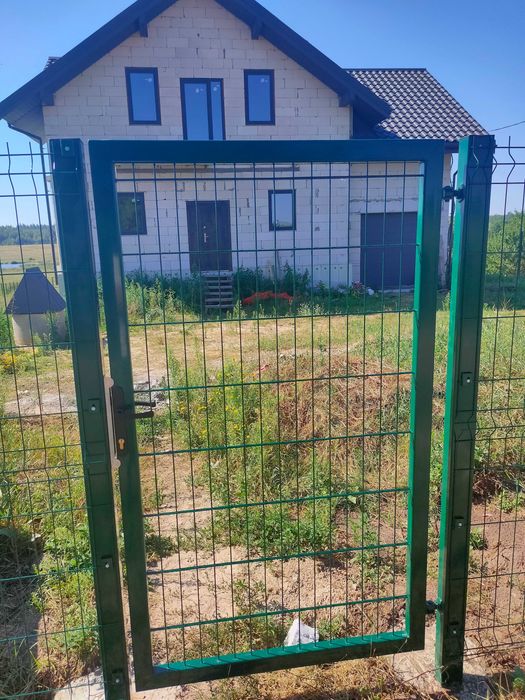 Продається високоякісний металевий паркан секційного типу з 3D сітки!