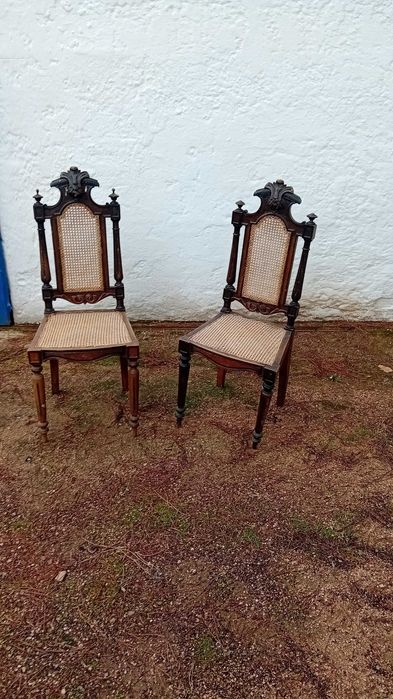Par de cadeiras antigas