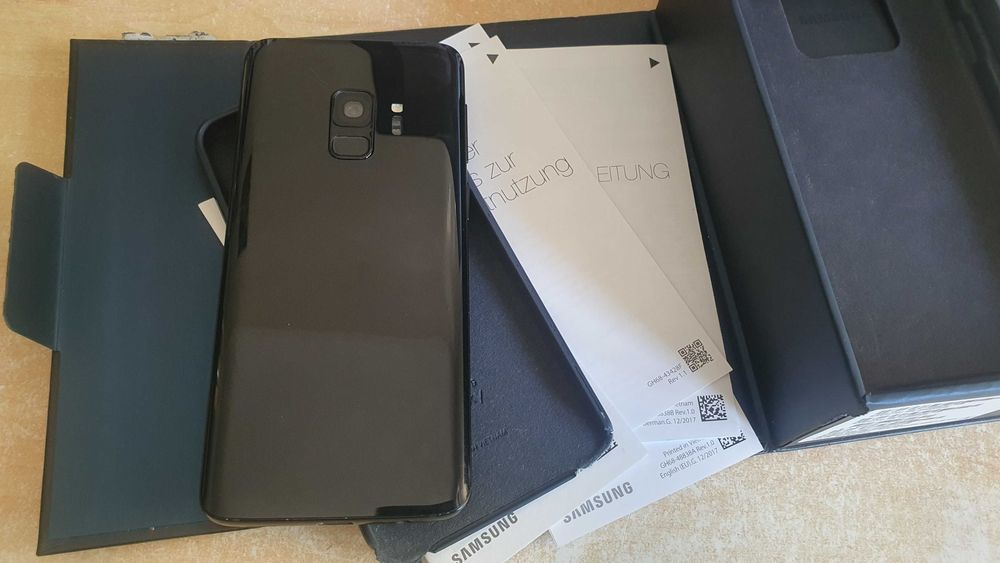 Samsung Galaxy S9 com caixa e acessórios