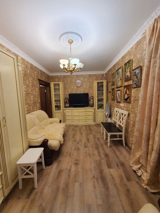 Продаж 3 к. квартири з новим ремонтом!Сталінка!!!