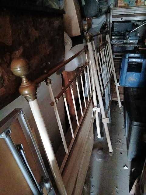 Antiga Cama de ferro e cobre de corpo e meio