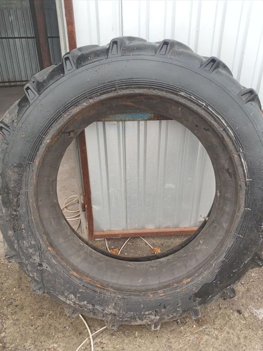 Продам  шини 15.5 R 38. Ціна за  2шт
Є пошкодженя на фото видно
Залишо