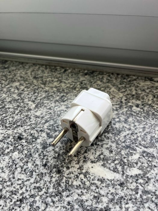 Adaptador de tomada elétrica UK - EU