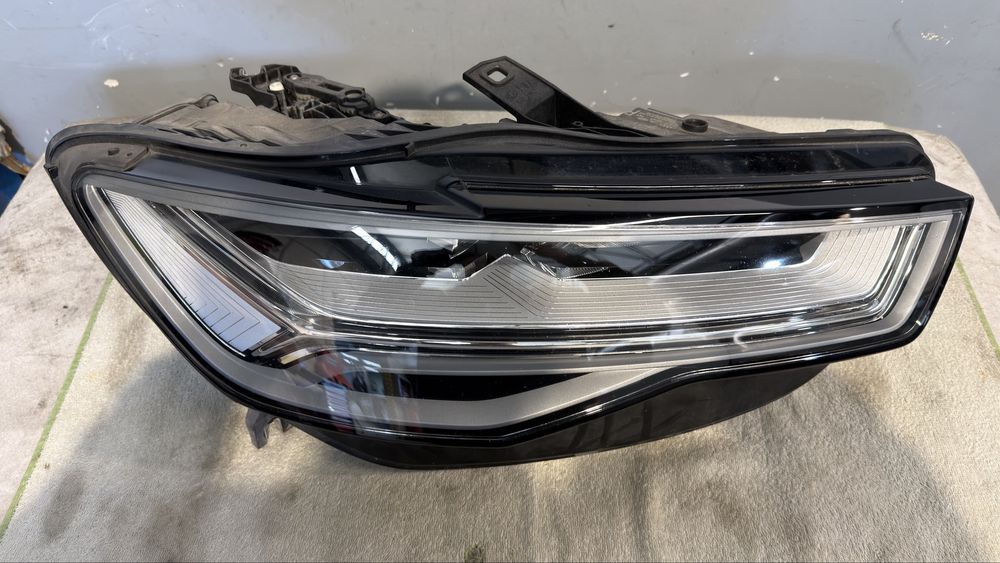 Vendo Farol Direito LED Audi A6 2014-2018
