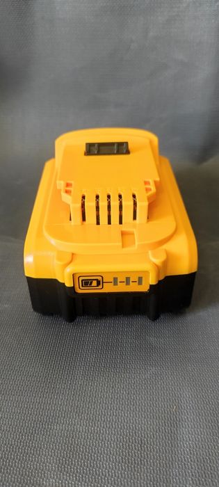 Акумулятор DeWalt DCB 200 20v 8Ah