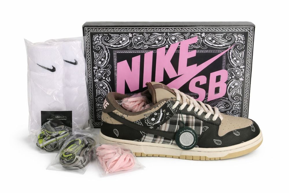 Travis Scott x Nike SB Dunk Low Cactus Jack