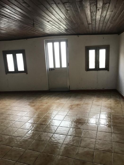 Casa antiga para renovar - guilheiro