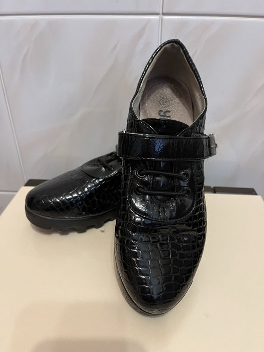 Жіночі туфлі-лофери