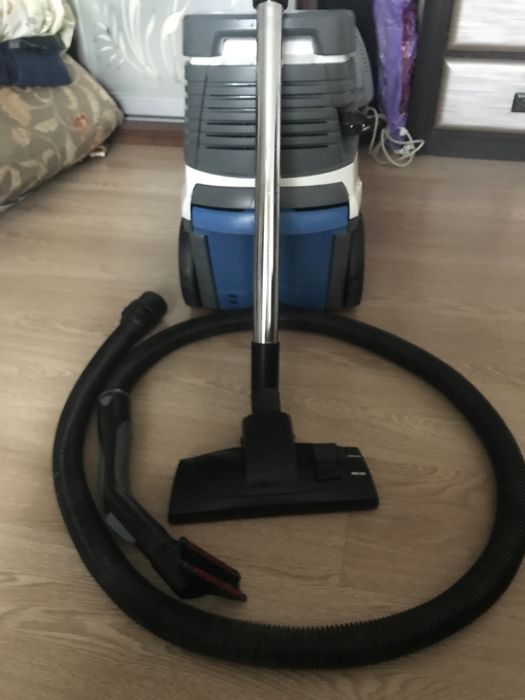 Пылесос Кёрхер, KARCHER DS5600 с аквафильтром