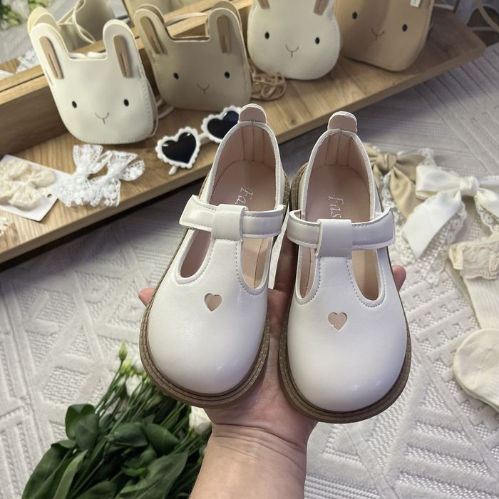 Нові туфлі на дівчинку різні розміри, молочні туфлі на дівчинку, туфлі