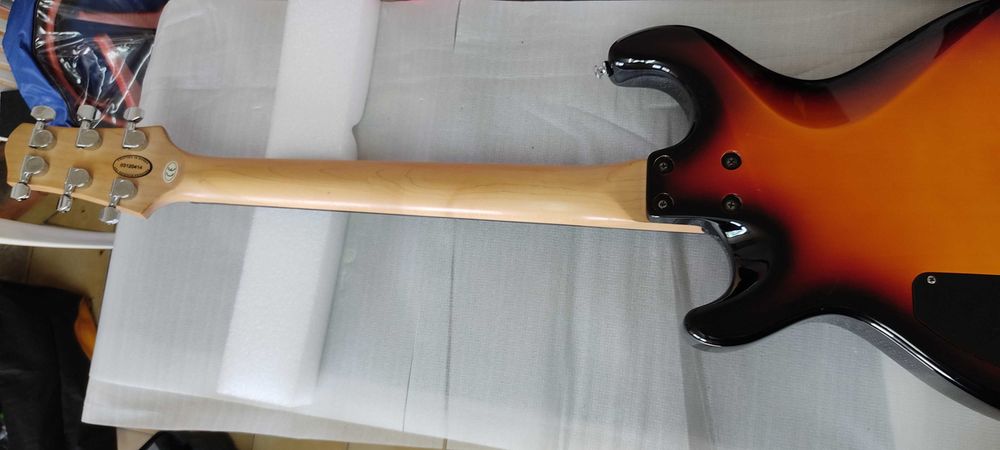 Coluna Guitarra Bateria Line6 Variax 500 Fame Roland